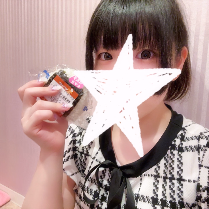 皆様こんにちは！
りりか です‪‪❤︎‬

初日ありがとうございました！
どきどきでしたが
たくさんの方にお会いできて
ぬるぬる楽しい初日になりました☆

本日2日目！
昨日おすすめしてもらった
セイコーマートの
明太子マヨおにぎり食べて
のんびりお待ちしてます🎶

本日もよろしくお願いいたします‪‪❤︎‬