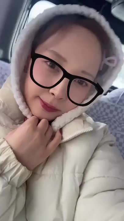 んちゃ！りりかだよ💕

最近、夜なかなか寝付けなくて、ついついスマホをいじっちゃうんだよね😅

📱SNS見たり、動画見たり...あっという間に時間が過ぎちゃう😳

りりかはね、好奇心旺盛な性格なの！✨
いろんなことに興味があって、新しいことにもどんどん挑戦したいタイプ😘

だから、お兄さんたちとのプレイでも、色んなことを試してみたいなぁって思ってるの💭
りりかのSっ気を感じてみたい人、大歓迎だよ😉💕

りりかのことをもっと知りたい人は、ぜひお店に来てね！一緒に楽しい時間を過ごそう🥰

💋りりかより💋