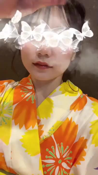 浴衣の写真好評やったので、、、！

調子乗って動いてるあるのちゃんも🧡

髪型もたくさんこだわってもらって
すっごく可愛いの〜！！
と自慢したくて撮っとったみたい❗️

やけんたくさん可愛い言ってな？🥺