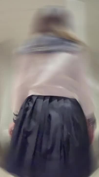 こんにちはビビアです🐈‍⬛

なれないながら動画の方
頑張ってとってみました！

画角のせいなのかいつもより
おしりがむっちりに見える？🍑

ビビア