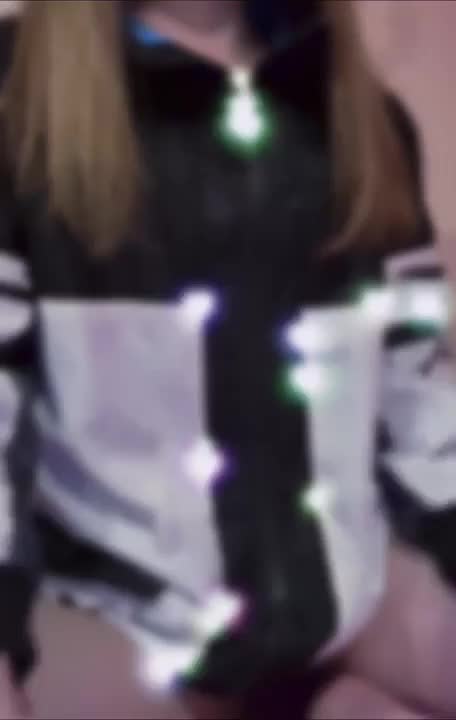 こんにちはビビアです🐈‍⬛

1人あそび？？
さわさわに弱いにもよわよわちゃん
なので撮ってるあいだなんとも言えない感じ🧐

お兄さんにいっぱい触って
貰いたいですね💕︎