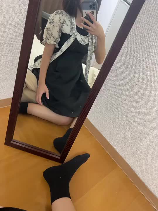 初めましてのお兄さんへ

お仕事終わり！
お友達との飲みの帰りということで呼んでくれてありがとうございました🫶🏻


すごく話が面白いお兄さんで
なんか昔から友達だっけ？って思っちゃいました🤣🤣💗💗

しかもおまかせで！って🥺
何回も責められてイキそうになってて
かーわいっ♡

お祭りもやってたみたいだし
街も賑やかだったね！

夜遅いし気をつけて帰ってね(*ˊ˘ˋ*)
また会えるといいな〜😚💗