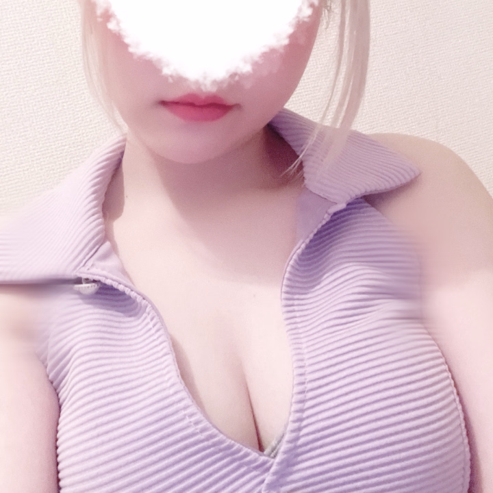 おもちです💖


本日、17時から出勤しております❣️


少しずつお仕事にも慣れてきました😄


いっぱい癒せるように頑張るので、ぜひ会いにきてください💕