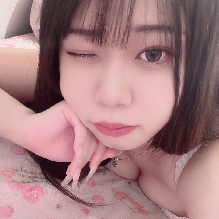 明日15:00〜21:00で出勤ですっ
予約待ってます🥰🥰🥰
いっぱいえっちしよ🫶🏻

気温差えぐいからみんな体調気をつけてえ！
土曜日空いてる人待ってます🥰🥰