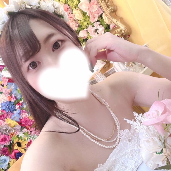 あっという間に夜になっちゃったよ〜😂😂
まだまだし足りないかなみです🥲🩷


もちもちすべすべの体に包まれませんか？♡
｢肌綺麗！！｣ってお兄様方に絶対言われる！！
そのくらい自慢できます✨️❤️


もちろん体も、｢え〇ちな体してるね｣ってよく言われます///
体でエロを体験できちゃうので
ぜひこのあともお誘いお待ちしております🎀