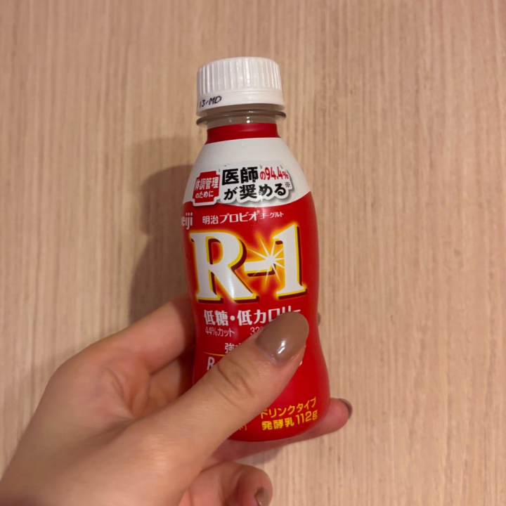 今日も終了です🍵´-
来てくださった方、楽しい時間をありがとうございました☺️

差し入れでR-1をいただいて、受験期を思い出しました💭

当時は半信半疑で、プラシーボかもしれないと思いながら毎日飲んでいました💪🏻でも、コロナ禍の受験を大きく体調を崩さず乗り切れたのは、少しだけR-1の力も借りたのかもしれませんね🤔

近年、機能性表示食品が充実してきていますが、なにか習慣にしているものはありますか？？