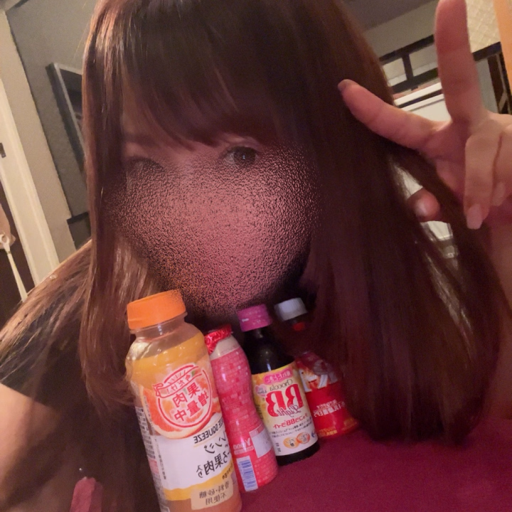 こんばんは、じゅりです🫰💓


昨日は、アイラブ姫路初出勤🫶

遊んで下さったお兄様方ありがとうございました🫶

朝からずーっと雨で、お足元の悪い中来てくれてありがたいです(⚭⃙⃚⃘᷄⑅⚭⃙⃚⃘᷅)


昨日、初めて姫路に上陸したのだけど、雨のせいで駅からの姫路城が霞んで見えた🥲💦いつか晴れた日に見にいこっと❣️
お城とか歴史とか好きなんです🫶
全然知らなあけどね！笑


写真はご本指名様からのじゅりセット♡ありがとう🥰1日元気よく頑張れたよ!!


それと、姫路住みのお兄様方もありがとうございました🫶
慣れない土地とお店でちょっと緊張してたんだけど、姫路の兄様方優しい＆良い人達でびっくり😂✨
サイコー♡

これからもっともっと姫路で仲良し様を作って行きたいです🫶💗
次回出勤は、6月19日11時～18時！
11時～14時半まで空いてるのでお問い合わせお待ちしてます♡
その後は23日！11時～18時♡12時半以降ご案内可能です✨

18時以降出て欲しい！とか何日出て！とかあればヒメチャンネルからメッセージ下さい🥰
ではまたー🫶