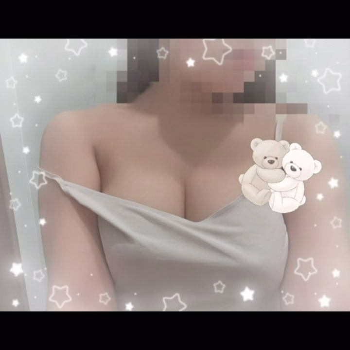 6/20 （土）のお礼です⑅◡̈*。

🌸１２時からのお兄さん🌸
先日はありがとうございました✨
初めてのお客様でとっても緊張してたのですが、
ホテルの場所から何まで教えてもらえて...
本当に助かりました😭🙇🏻
沢山褒めてもらえて、ドキドキ💓
優しい紳士的な方で、良かったぁ( ⸝⸝ᵕᴗᵕ⸝⸝ )
不慣れな部分もありますが、
また遊んでもらえたら嬉しいです(՞˶･֊･˶՞)

🌸１３時半からのお兄さん🌸
先日はありがとうございました♩
寡黙な方かな？と思ったけど、
お部屋に着いて色々お話できて✨🍜🍻
舐めるの上手だねって言ってもらえて、
私もすごく気持ちよくなっちゃった💦🥺
お兄さんこそ上手でした//
不慣れな部分もありますが、
また遊んでもらえたら嬉しいです( ܸ-⩊- ܸ)

🌸１５時過ぎからのお兄さん🌸
先日はありがとうございました✨
雰囲気が柔らかい優しい紳士的な方で
緊張もほぐれました☺️
ずっと身体をたくさん触ってくれて、
触り心地よかったかな？//
形も褒めてもらえて(⑉• •⑉)♡
不慣れな部分もありますが、
また遊んでもらえたら嬉しいです