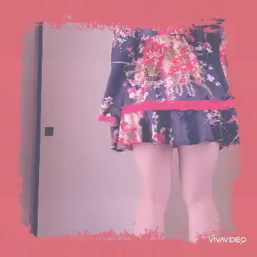 お尻フリフリ🍑💜、、、、、、、、パンツから糸が、、、🙈恥