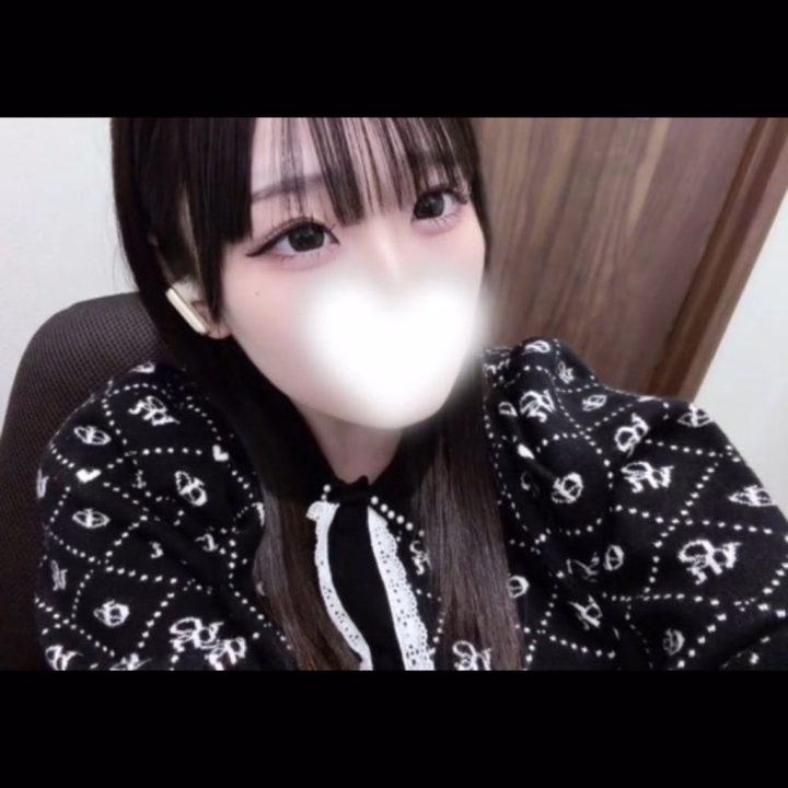 久しぶりの出勤です🫧

1週間ぶりでちょっとドキドキしてるけど、その分ちゃんと楽しませたい気持ちいっぱいです🥺

お休みの間にリフレッシュできたし、気持ちも新しくなったから、いつもよりちょっと違う雰囲気見せられるかも…？✨

久しぶりに会えるの楽しみにしてるね
今日もいい時間一緒に過ごせたらうれしいな♡