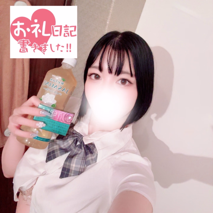 昨日のお礼💌
⭐️本指名Yくんへ💕
仕事が忙しくてなかなか会えずでしたが
急遽時間ができて会いにきてくれて
ありがとうございました😊
コスプレが可愛いって
褒められちゃった🥰
相変わらずの幸せそうなニコニコ笑顔が
素敵でこはるも幸せな気持ちになっちゃった✨
今月1番いい日って言ってもらえて
嬉しかったです💕
それから
電〇とパンストオプションも入れてくれてこの2つの組み合わせが最強でした🔥
ビリビリに破かれたのが興奮したし
相変わらずのびちゃびちゃで
🐳ちゃんが何度も止まらなかった🙈
以前に不完全燃焼だったこともあったから心配していたみたいだけど
そんな心配は必要ないくらい
あそこはビンビンで
なんと3回戦まで搾り取っちゃった❤️
満足そうでよかったよー!
差し入れもありがとね😘
またぜひ遊びにきてね💕
こはる🌸