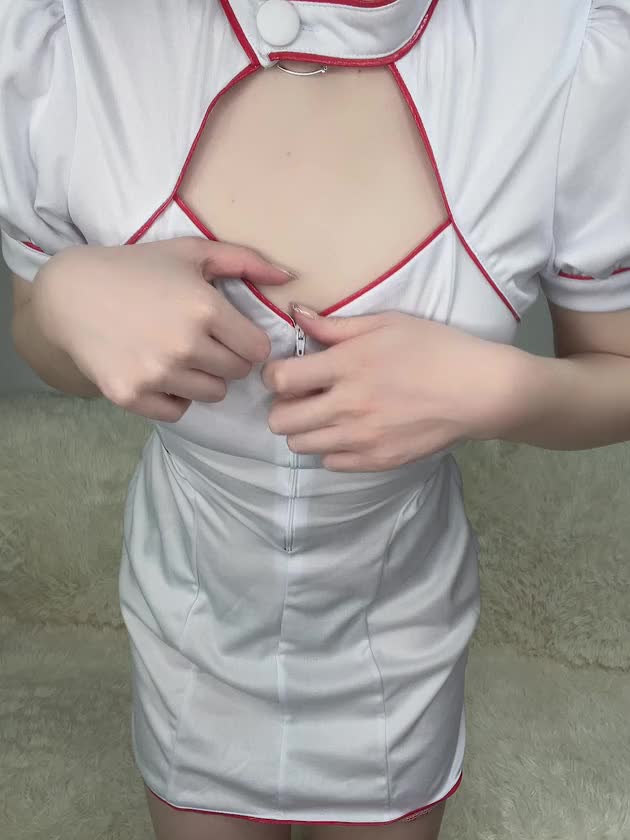 服を脱がせるのはお兄さんだけ♡

色白でもちもちな肌♡

触り心地も最高な🥧

脱がせた後はなにしようか？？








こはる🌸