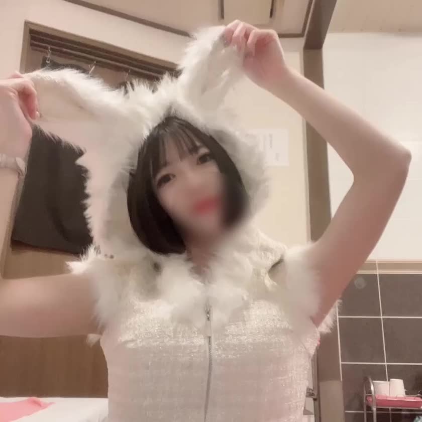 この時間までお誘いしてくれた
お兄さん方
ありがとうございました😊

今日はちょっとまったりDAY！！

まだまだ沢山のお兄さん方に
お会いしたいな❤️

珍しく顔出し動画だよ🙈

黒髪ボブがよく似合うねって
褒めてもらいます✨

目が大きいのもチャームポイント👀

ぜひ会いに来てね💕







こはる🌸