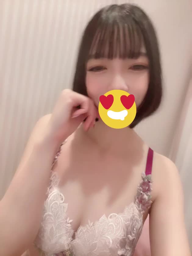 今回は顔出し動画だよ🙈

スタンプで少し隠しているけど
雰囲気は伝わるかな？

こはるはよく笑う明るい子だよ❤️

明るくて楽しい時間にすることを
お約束します✨

笑顔溢れる
日常を忘れられるような
楽しい時間にしようね😁






こはる🌸