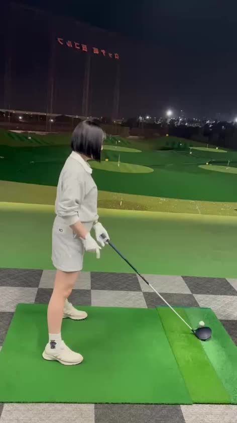 久々に打ちっぱなしに行ってきたよ🏌️‍♀️

まだまだ下手くそだけど
だいぶ安定してきました！！

来月ラウンドに行く予定があるので
今から楽しみ🎵






こはる🌸