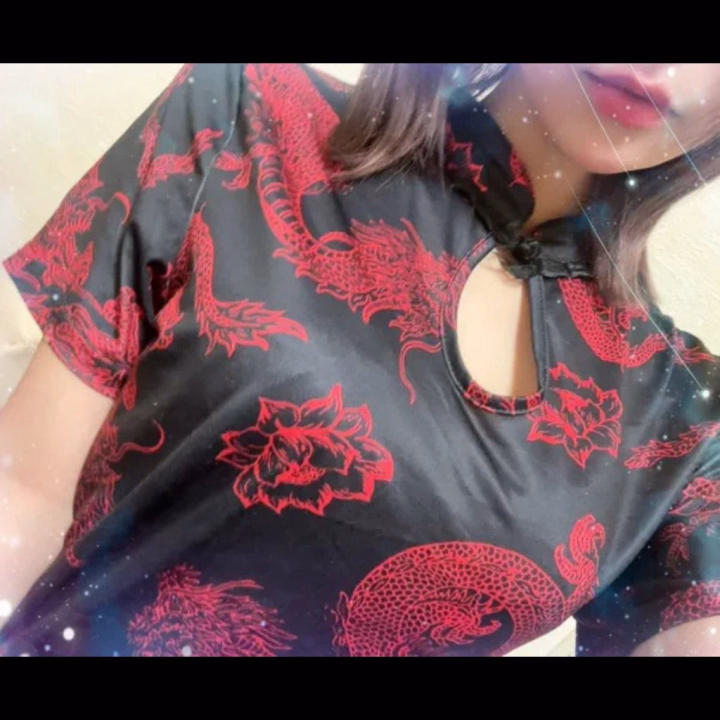 こんばんは💝リンです❤️

皆さんはコスプレ好きですか？
私はすごーーく大好き🥹💓

いつもと違った雰囲気になって
もっともっと
ドキドキしちゃうんです、、❤️

今日は前にチャイナ服を
着た時に撮った写真🫣

どうかな？似合ってますか？❤️

胸元がチラッと見えるのが
セクシーで可愛かった🫦❤️

いろんなコスプレ着てみたい！

12日は11時からいるので
ぜひお会いできたら嬉しい💖

2人だけのドキドキな時間
過ごしませんか？🥹💓