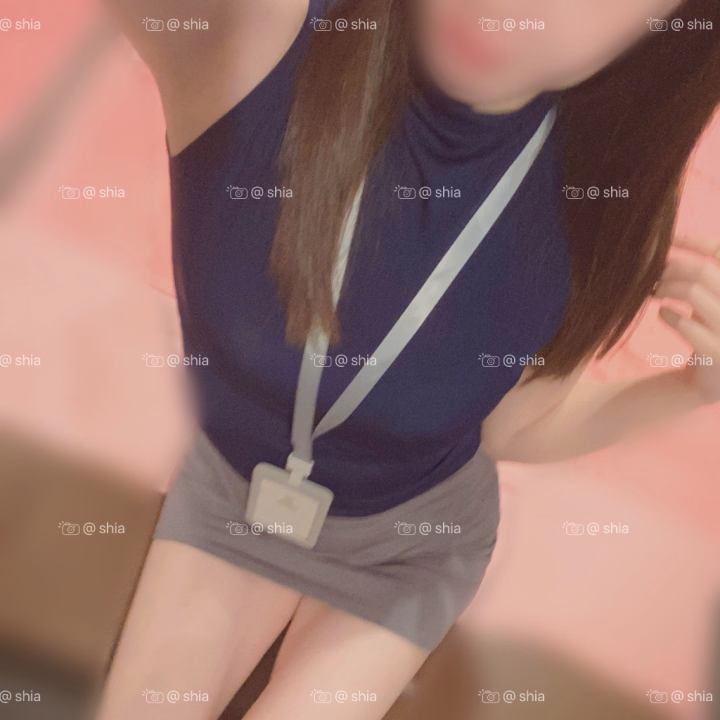 やっほ〜
しあです☁️𓈒𓏸

またまたコスプレ衣装入れてくれてありがとう！！！！！！
タイトな服のお仕事お姉さんって感じ💭‎🤍
こんなにも身体のラインでてたらえっろい事考えちゃいますね( ܸ-⩊- ܸ)

土日のご予約もお待ちしております🫧