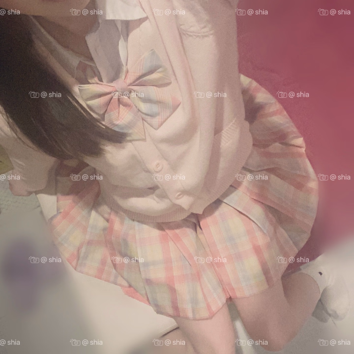 やっほ〜
しあです☁️𓈒𓏸

全部ピンクの制服を着て、可愛かったから写真撮っちゃいました！
スカートもカーディガンもリボンもぜ〜〜んぶピンク🎀💕💓💗
気分もラブリーな感じになりますね💭