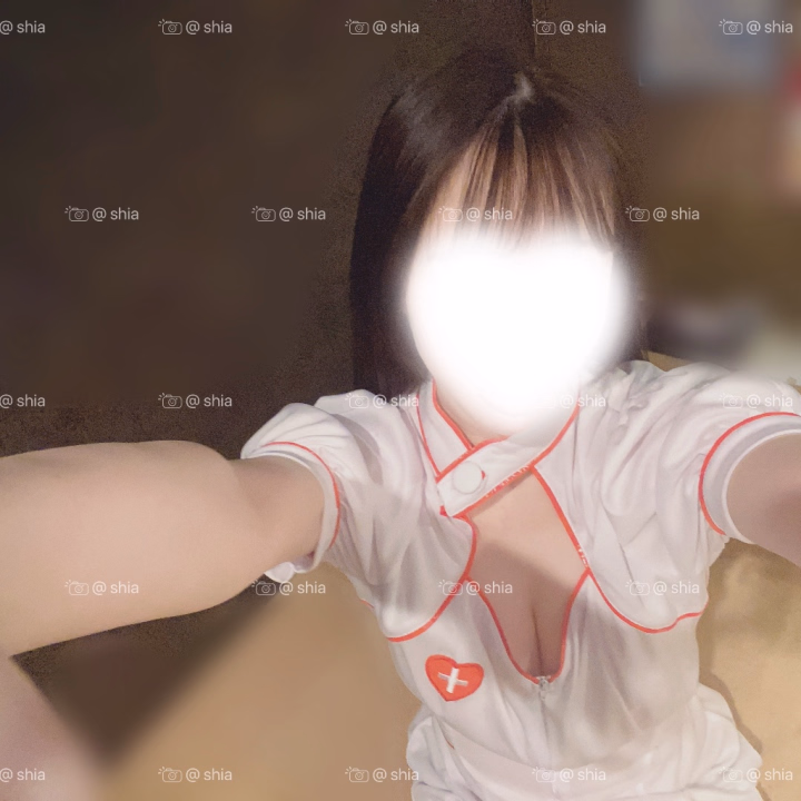 やっほ〜
しあです☁️𓈒𓏸

上から谷間見えちゃう目線 の写真📸
ナース服が結構しあの好みで2枚も自撮りしてしまいました(✌︎ '‪' ✌︎)

今回はマイクロビキニとか透け透けの衣装とかあんまり過激な写真は投稿しないようにしてるんだけど、物足りないかな....💭👉🏻( ֊  ̫ ֊   )👈🏻🌀