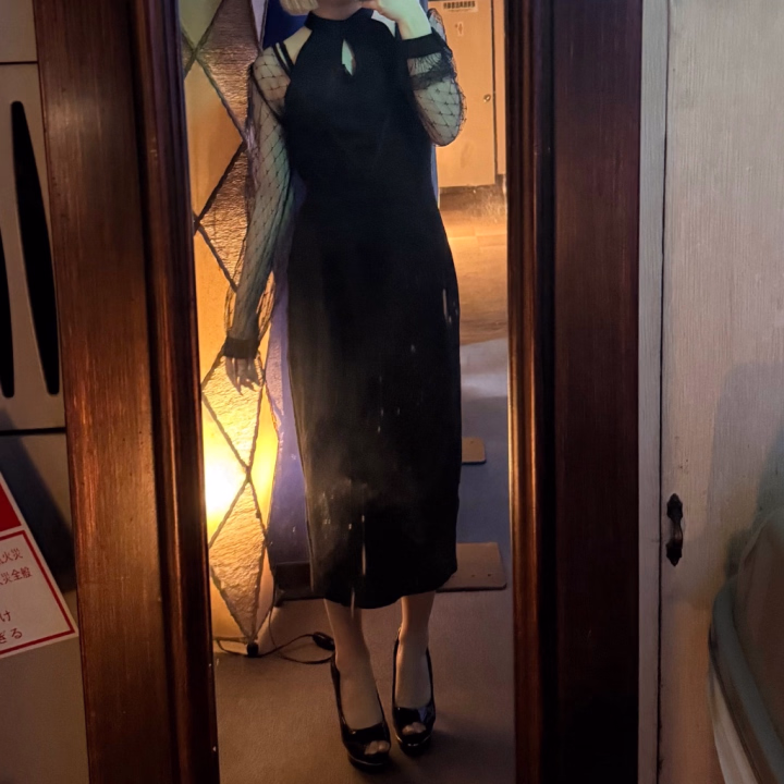 いつもの雰囲気ものせておく！髪の毛明るいからモノトーンの服多くなるけど、はるひ何が似合うだろう？お兄さん達の好み教えて欲しいな〜😼💘💘
くっつくの好きなお兄さん、ちゅー好きなお兄さん相性いいはず♡確かめてみて？
