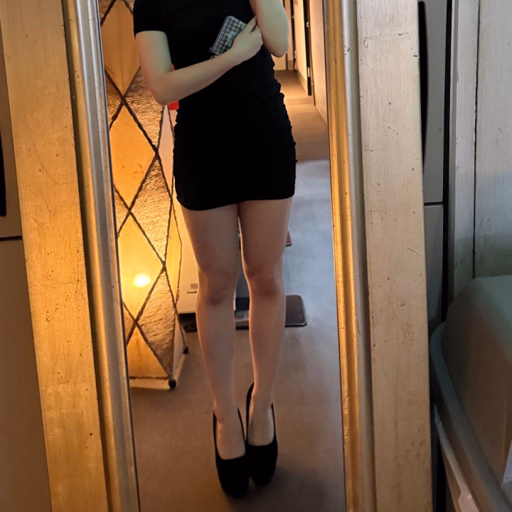 こんばんははるひです🧚🏻‍♀️
いつも長袖×ロングスカートが多いはるひだけど、暑さに負けてついに半袖ミニスカデビューしちゃいました🥺♡

天気もぐずぐずでなんだか気分までどんよりしちゃう日が続いてるけど、今週もお仕事や学校を頑張ったお兄さんたちをたくさんよしよししたいの！

12日は7:30〜23:00でいます！

久しぶりに長い時間いるので、会いに来てくれたらすごく嬉しいな〜☺️いっぱいくっついて、今週の疲れをはるひが癒してあげちゃいます♥️