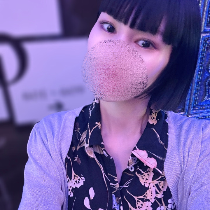 そういえばこないだ横浜店で

聖水を出した後に
拭いたティッシュを
口に含ませて遊んだんだよね🐕

その時の変態さんの希望と
思いつきでやりました😎

遠隔ご奉仕させられちゃったね

犬皿とか紙皿用意してる時は
咀嚼プレイしたのものにかける
「聖水クッキング👩‍🍳」も好きだよ🍚
(前にらんさんに見せたら驚いてた笑)

最近やってないからやらせてね🤭