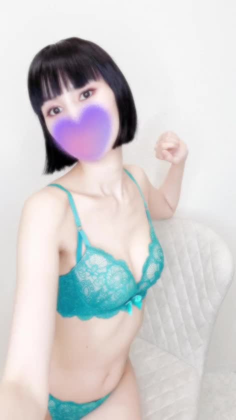 明日は本指名くんと240分(4時間)
疼くお尻ま⚪︎こ調教なので👠

私物の犬ち⚪︎ぽ太ディルドを
​​​​​​​家で消毒してた😈

太くてお店備品のゴムが入らない
おもちゃを何個か持ってるので
Lサイズのゴムも家に大量常備🙋‍♀️

こちらは消毒が大変なのと
重くて持ってくるのが大変だから😂

普段は1100円オプションにしてるけど
3時間とか4時間の人には
サービスで持ってきてます😎


明日は道具山盛りプレイ楽しみだな❤️‍🔥