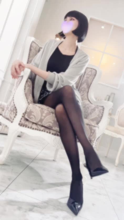 うちのお店の良いところを
お客様と話してたんだけど💗

この2つがコースに入っていて
無料なのはお得だなと思ってる☺️

・トップレスと聖水

昔オプションを沢山
付けるお店にいた時に

「お客様にもっとプレイの幅を
持たせてあげて楽しんでもらいたいな」
と思っていたから🤔

私物コスプレや顔舐め、脚舐めも
有料にはしていない感じです📝

有料部分についてはお店が定めている
オールヌード、シリンジ、
パンティプレゼントの他に🎁

下記の「4つのみ」
個人オプションにしてるので🙋‍♀️

・ディ⚪︎ドセット
・犬や動物調教
・女装　2パターン

結構わかりやすくしてます✨