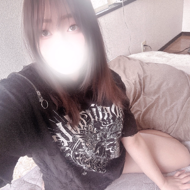 出勤したよー❣❣
今日は朝からあったかくて嬉しい
- ̗̀( ˶'ᵕ'˶) ̖́-
でもあったときにたっくさんくっついてお兄様のぬくぬくしたいっ💗
だめかな…??