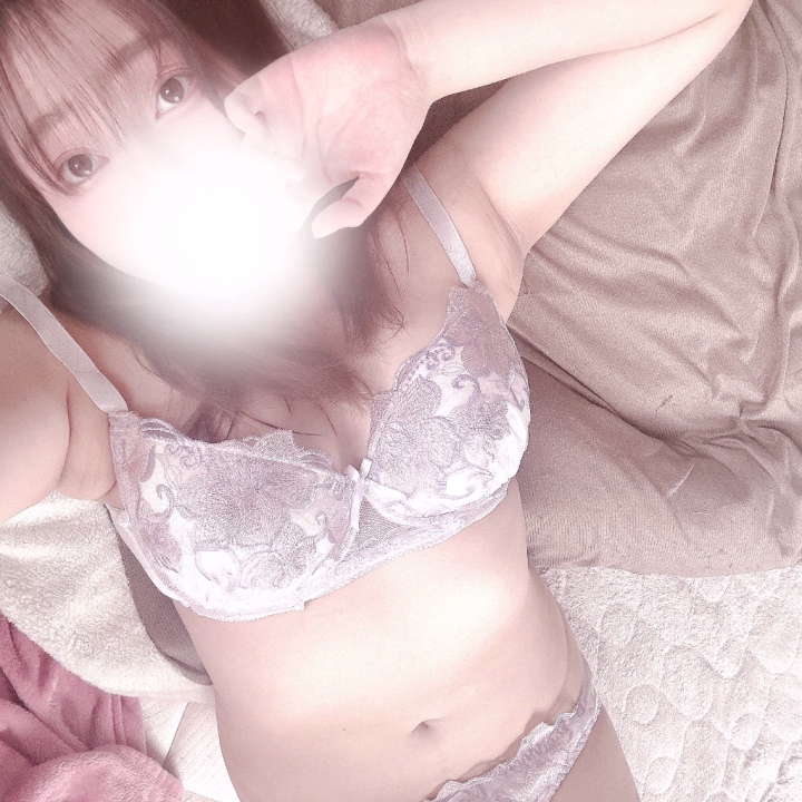 今日が今月最後の出勤日っ❣❣
会えるお兄様会いに来てくれたら嬉しいな…。
火曜日が最終日って平日だから会いにくいお兄様もいると思うけど会えたらそのぶんしのあはすっごく嬉しいな…( * ॑꒳ ॑*)♡
最終日、ご奉仕頑張っちゃうね✊