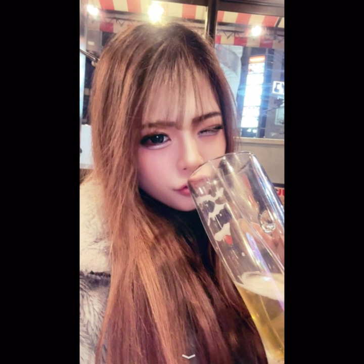 おはようございます！

華金
22時〜3時半で出勤です❕♡

昨日は体調不良の為
急遽お休み頂いてました😿

今日はもう超超超元気なので
雨降ってて足元悪めやけど
会いに来てくれたら
嬉し〜なぁ☺️💖

華金待ってるね🌸

あいら🥀