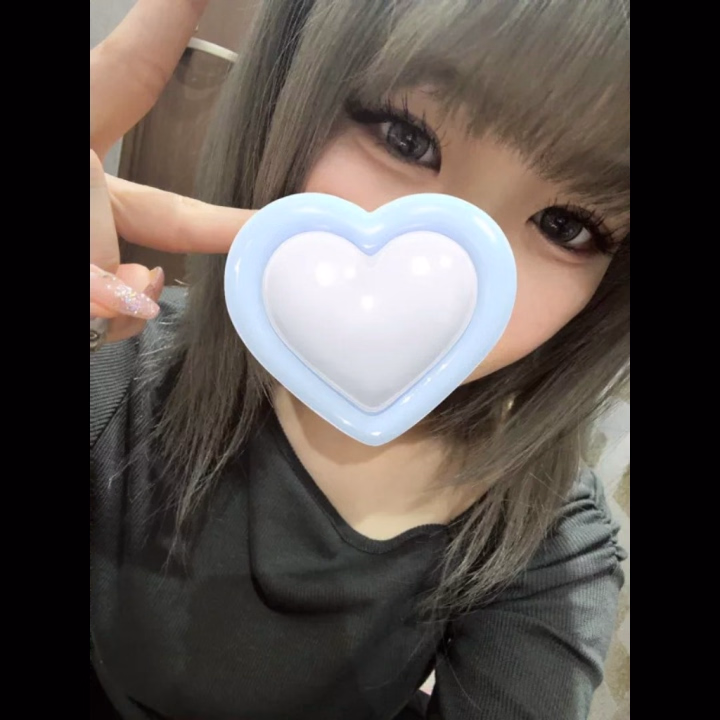 おはよ～！！！！☔️

朝前髪ちょきちょきしてたんだけど、鏡みたらやっぱり長い方がよかったかもとちょっと後悔(•ᴗ•; )

9時～24時までいます🫶🏻

予約してくれたお兄さん、2人だけの時間、一緒に楽しみましょうね♡