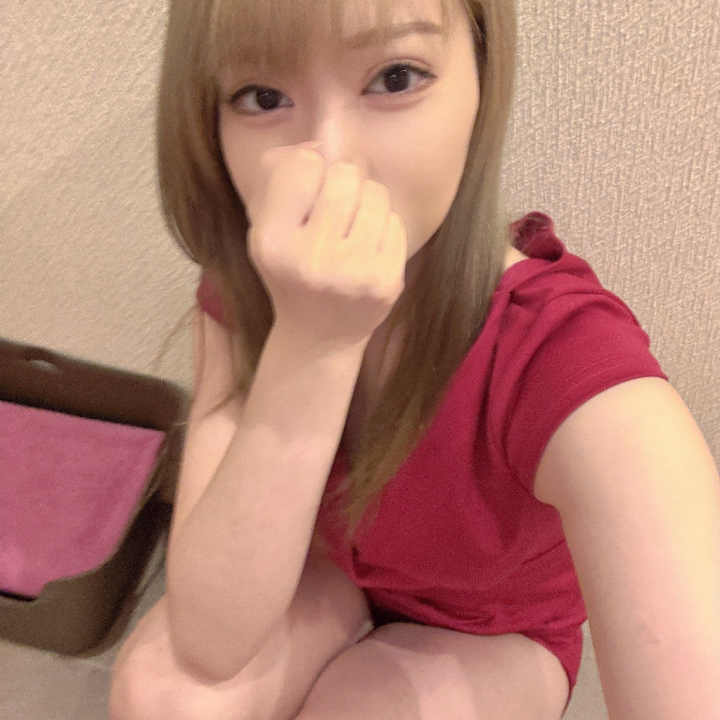本日今からラストまでいます〜
赤いドレスはじめて着た！

みにきてください😊