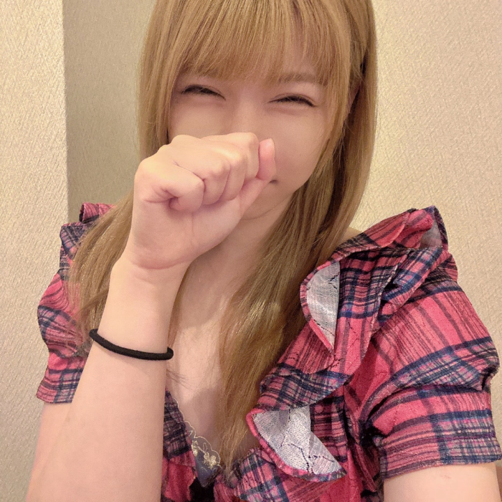 昨日は急なお休み申し訳ございませんでした😭

本日は出勤してるので17-24までお待ちしていますね✨️

笑うと目がなくなっちゃう子はきらいですかー？😭