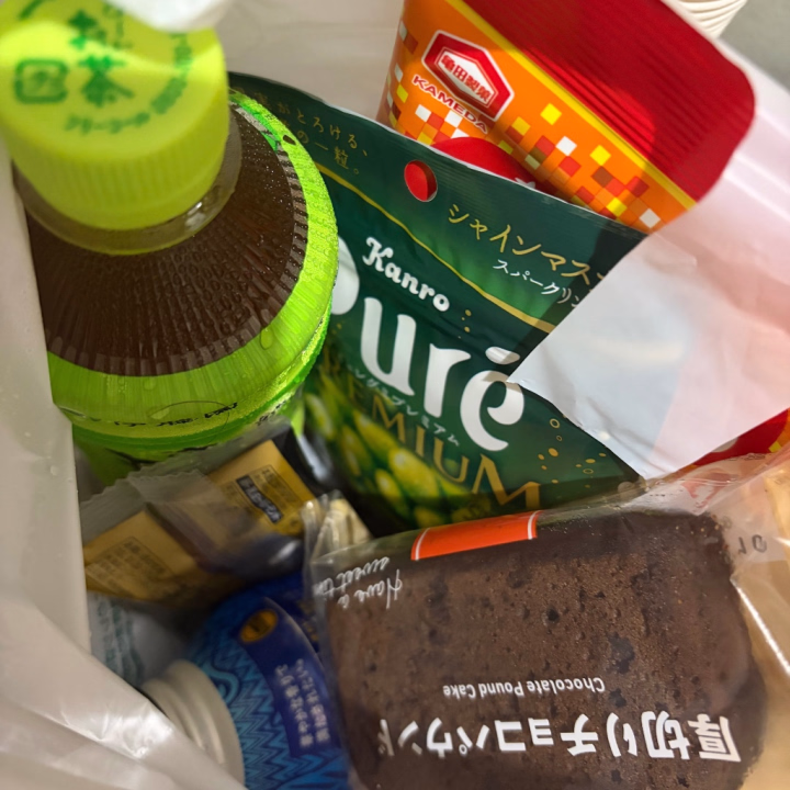 差し入れもらった💕
ありがとうございます💕


好きなものばっかり💕
嬉しい〜💕
ご馳走様です💕


今日も夜まで居るので
遊びにきてね💕