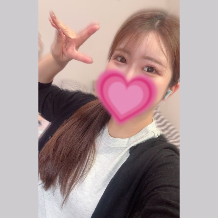昨日もたくさんありがとうございました🥺
さすが土曜日！って感じの忙しさで感謝です🩵

今日も16時から出勤です！


いつもは早く出てカフェでゆっくりしてから出勤するけど
今日はおうちでサッカー見るために
ギリギリまでおうちで観戦しようと思います😊
頑張れー日本ー⚽️！
