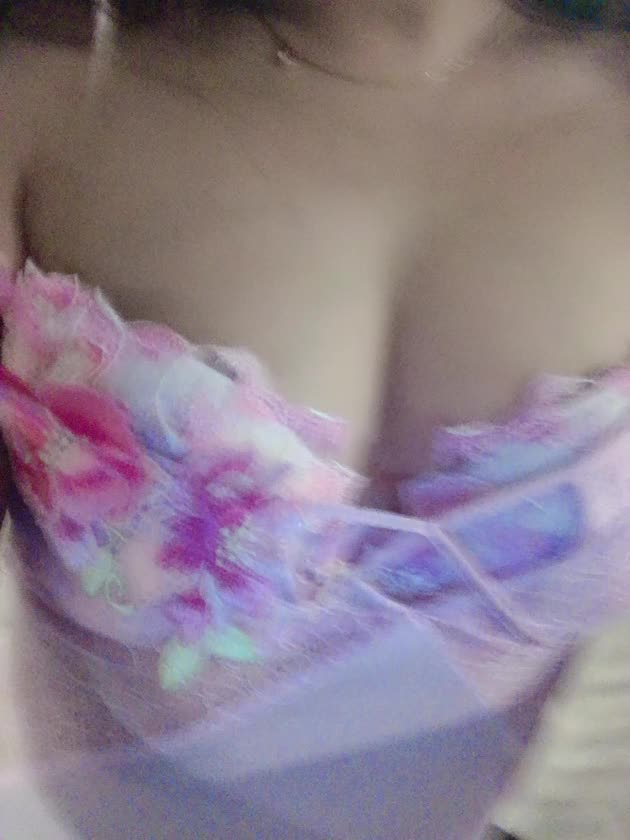 おはよー😊

昨日もたくさんありがとうございました🥺🩵
仲良し様にも会えて幸せ🩵
会う度に仲良くなってくるね！
来月出張頑張ってね(*^^*)


今日で5月も最終日🔥

14時からの出勤に変更になりました🧡!!
たくさんお誘い待ってるね！！
