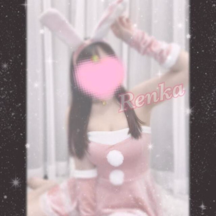 搾精研究所　れんか




今日の服、
どうだった？あなたがじーっと見てくれるから、ちょっと恥ずかしかったよ
 
ボタンを留める時、指先がそわそわしちゃって
 
あなたの視線を感じると、つい体が近くなっちゃう
 
シャツがふわっと揺れた瞬間、
あなたが胸元を見てたの、ちゃんと気付いてたよ😊
 
どこを一番見てくれるのか考えながらコーデ選ぶの、実はすごく楽しいんだ
 
またドキドキさせてね
 
次も楽しみにしてる🫶