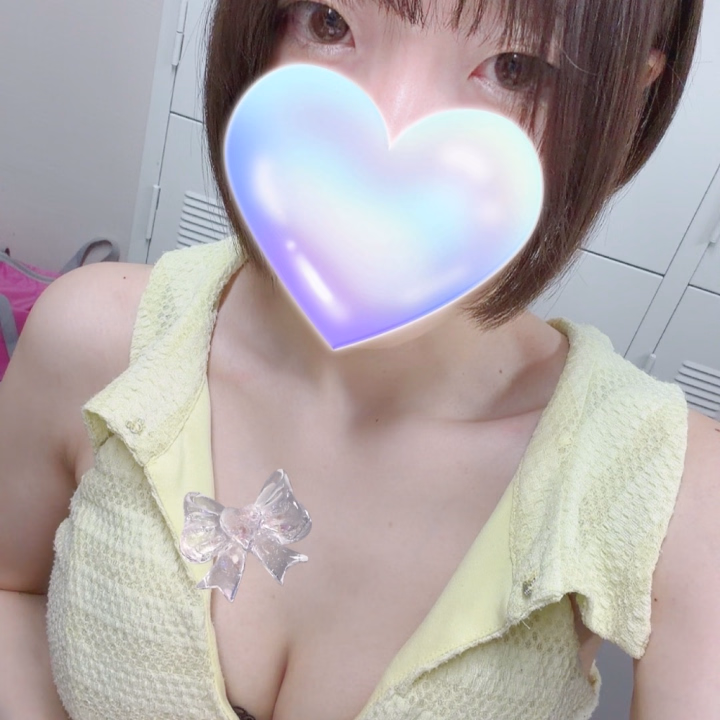 出勤しましたよ〜☀️
今日は太陽も出てぽかぽかで
気持ちいですね〜🍀

コンビニに、ジャガビーのうまみしお味
って言うのがでてて、
つい買っちゃった、、、(〃ω〃)

ジャガビーとかじゃがりことか
ポテロングとかめちゃ好きなの、、♡

話それましたが、ご予約くれたお兄様も
華金で来ようと思ってる方も
楽しみにしてますよ〜🔥

今週末の金曜、土曜と出ますが
2月は次いつでるか未定ですので
シフト更新まで少々お待ちくださいね☺️