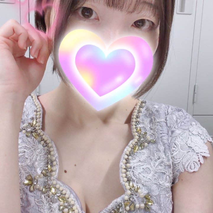 バレンタイン！ですね〜♡

この日になると
中高の頃を思い出します〜💭
ソフトテニスで部活をしてたので
部員全員にチョコレートをつくって
渡してたな〜💌

今となればすごい大変な行事でした笑

大人になった今、
チョコを作る機会はなくなったけど
久しぶりに作ってみよかな、、
とか思ってみた日でした🔥

今日も元気に出勤してますよー！
ちなみに次回はちょっと空いちゃって
2/28（土）になりますので
お待ちしてます🫶✨