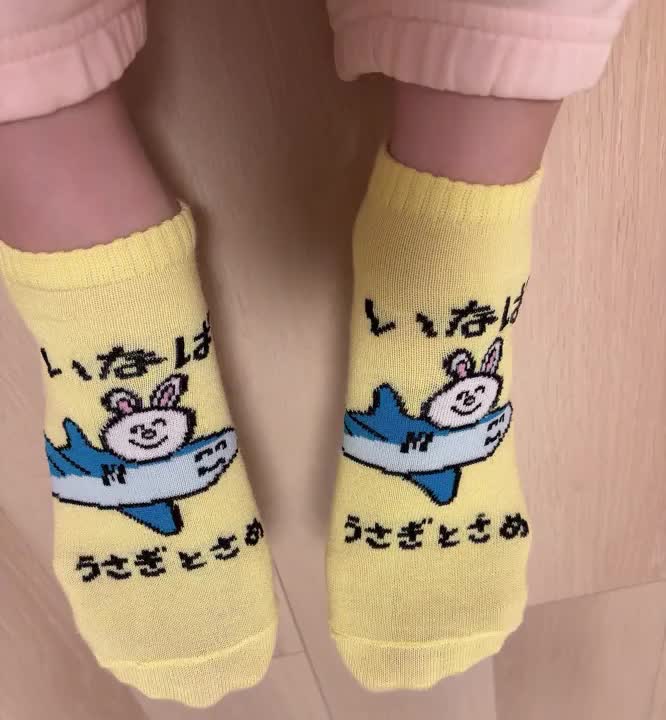 みてみて！
松葉蟹と出雲そばのお友達の靴下をもらいました！！カワイイ！カワイイ！