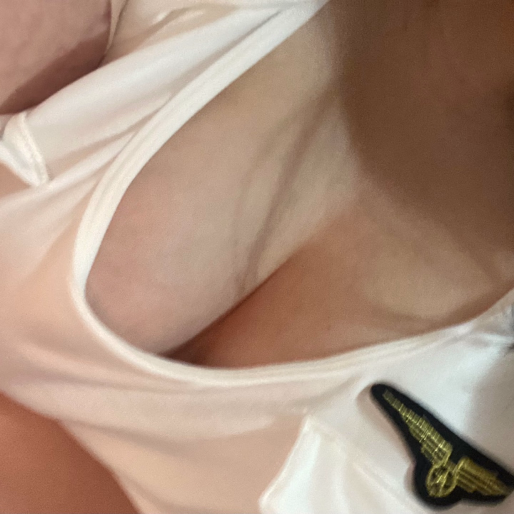 こんにちは🥰
今日は今から出勤です🥹💖
今日は平日なのにいっぱいお誘いありがとうございました😊
気持ち良すぎてすぐイっちゃったっていうお兄さんが多くてみかも嬉しかったよ🥰
みかの気持ちいいらしいよ😍
気になるお兄さんはぜひみかの所に遊びにきてね🫶