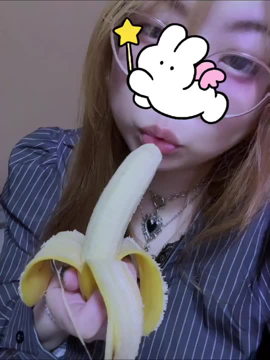 バナナおいちってだけだよ？？？🙄︎💕︎︎
なにか想像しちゃったっ？🥰🥰🥰
ﾍﾍｪｯ☺️☺️💞💞

いっぱいぺろぺろさせてね？💟