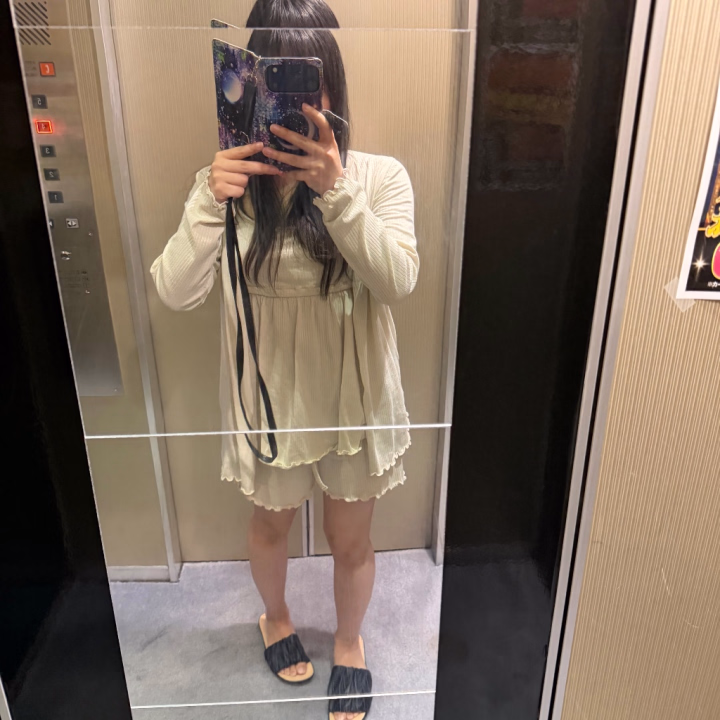 今日は１５時からです！

そういえば最近お酒飲んで無いなぁと思ったので今日帰ってきたら久しぶりに飲もうかな？
甘いお酒しか飲めないのとほろよいで泥酔するけれども…