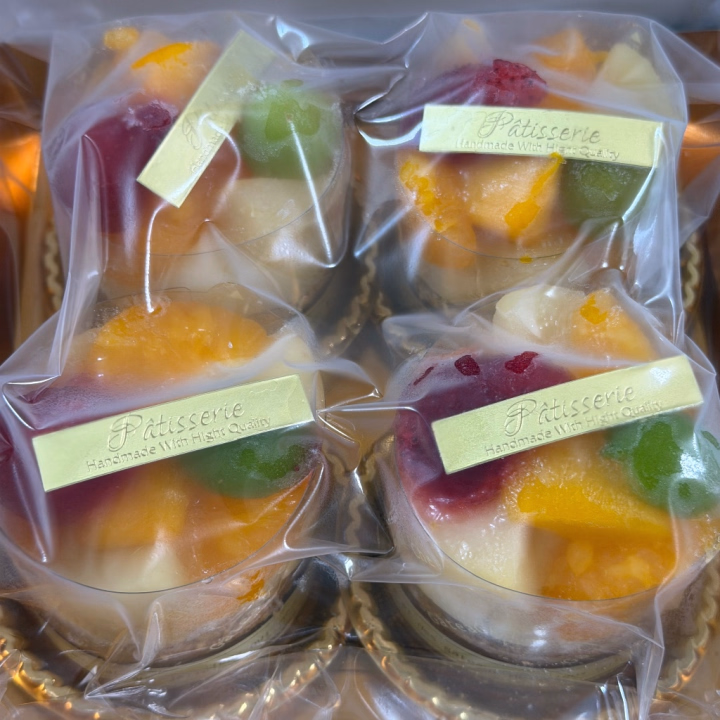 実はこの間お誕生日でした
友人からギフトで貰ったケーキが届いて嬉しいのです！

食べるのが楽しみ！！！！
