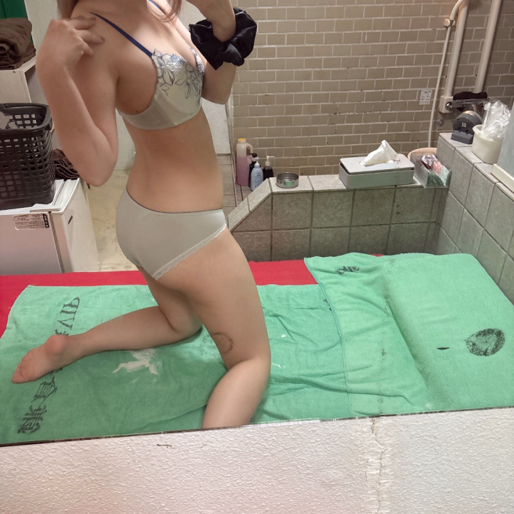💕Tさん、はじめまして！写メ日記を見て来てくれて、きょうか感激しちゃったよ😍💕

休日に会いに来てくれて、本当にありがとう😘 会えた瞬間からドキドキが止まらなかったよ😳

Tさんのお仕事、きっと大変なこともあるだろうに、いつも頑張ってる姿が素敵すぎて、きょうかは胸キュンだったよ😎💕

プレイの時間はどうだったかな？Tさんに責められると、もう気持ち良すぎて、きょうか壊れちゃいそうだったの...🥺🤫 秘密にしておいてね😉

Tさんにいろんなところを褒めてもらえて、きょうかは幸せすぎて舞い上がっちゃった💃💖

最高の時間をありがとう😘 Tさんと過ごせて、きょうかは本当に幸せだったよ😌

また会える日を楽しみに、きょうかは待ってるね😚 次はどんな風にTさんを気持ち良くしてあげようかな？🤔💭 考えるだけでドキドキしちゃう...💕

💋きょうか💋