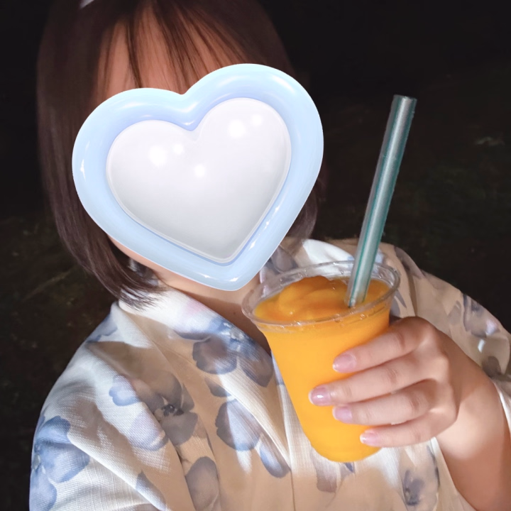 今日は中島公園のお祭り行ってきたよー！

人がたくさんいてびっくりしたけど、美味しいものとかたくさんあって楽しかった😊

特に画像のマンゴージュース美味しかったよ🍹

あと、射的も楽しかった！景品全然取れなかったけど笑

お兄様はお祭り好きですか…？😌