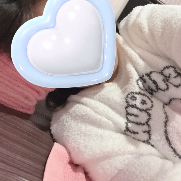やっほ〜！ねるだよ😊

今日も9:00〜17:00出勤です✨
パジャマでお店に出るの初めて♪

今日のショットはおねんね風🙏