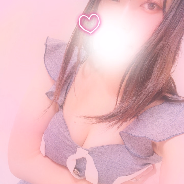 最近蒸し蒸ししますね🥺

私の家ではもう除湿つけてます🏠

今後もっと熱くなるので熱中症には気をつけてください☀️

でも夏が1番好きです🙌

今年は海とか行きたいなぁ🐟