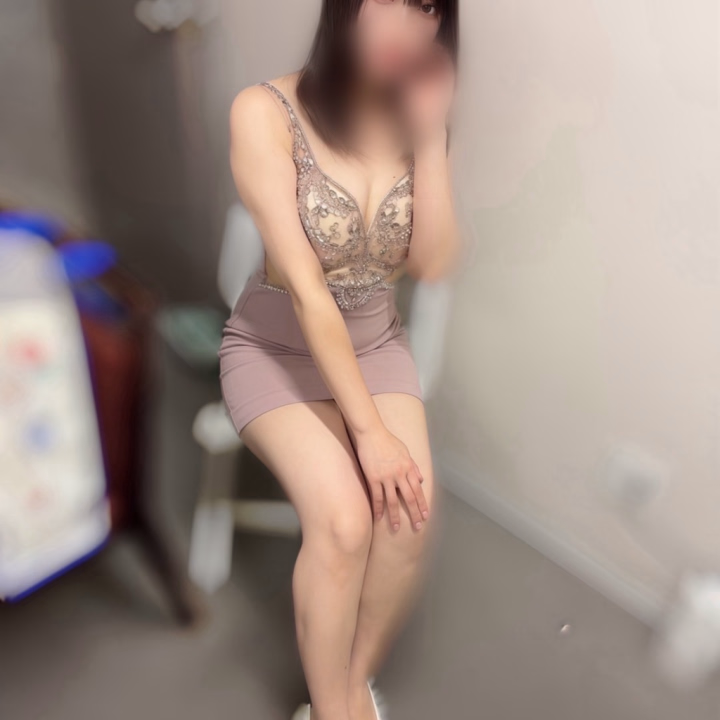 はじめまして🌷
本日からお世話になります、きよみです☺️

まだまだ緊張していますが、来てくださった方に「会えてよかった」と思っていただけるように、一生懸命頑張ります✨

おっとりしてるってよく言われます🫧
最初は少し人見知りしちゃうかもしれませんが、たくさん仲良くしてもらえたら嬉しいです💓

一緒にゆっくり癒しの時間を過ごせたらいいなと思っています🌸
これからよろしくお願いします🐈‍⬛💕

本日20時までいるので会いに来てください☺️